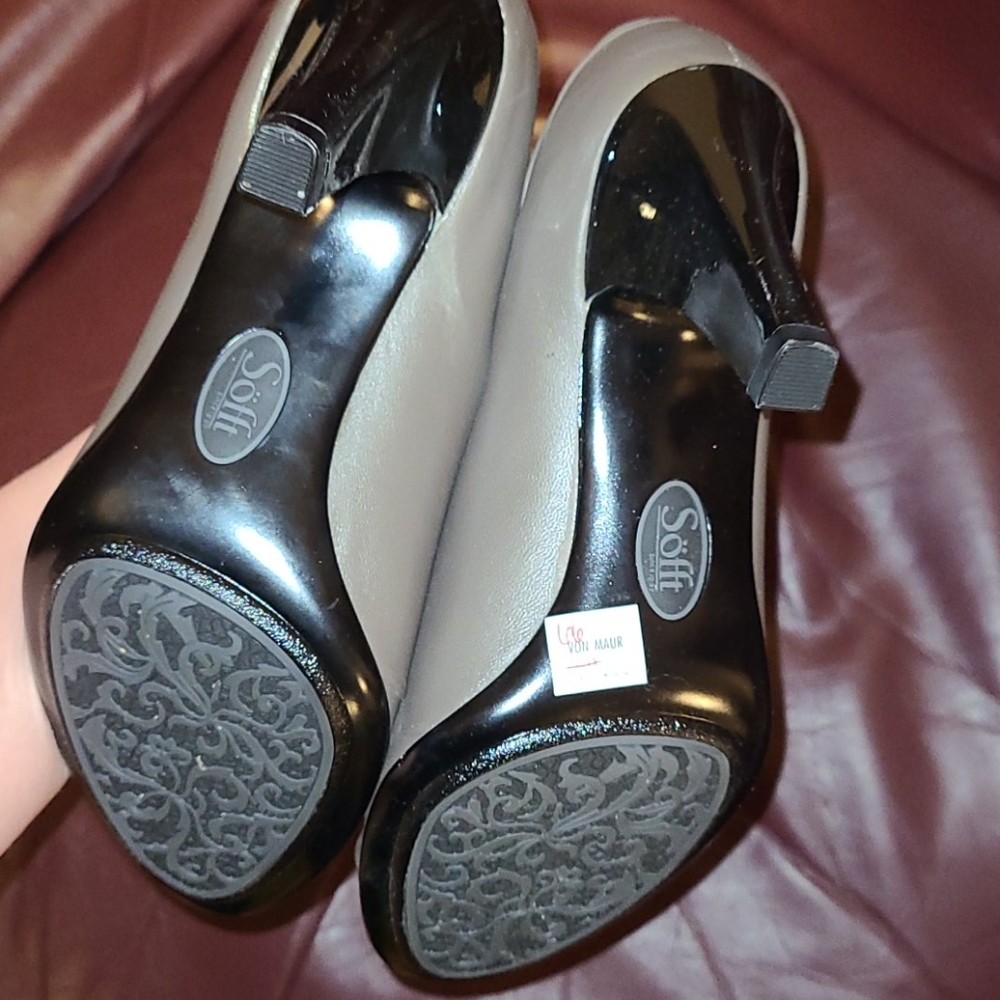 Olive green sofft heels - Picture 2 of 2